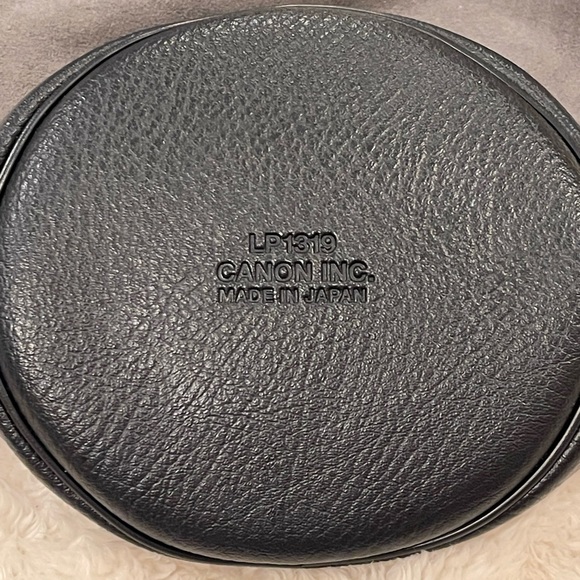 Canon LP1319 Soft Lens Pouch Case - Picture 2 of 2